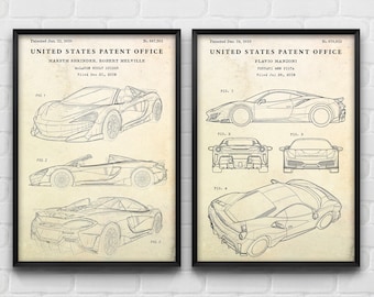 Puede incluir: Dos dibujos de patentes de estilo vintage para coches deportivos. El dibujo de la izquierda muestra un McLaren 600LT Spider con el texto "United States Patent Office, Maksym Shkinder, Robert Melville, McLaren 600LT Spider, Filed Dec 21, 2018, No. 587,901, Patented Jun. 21, 2020". El dibujo de la derecha muestra un Ferrari 488 Pista con el texto "United States Patent Office, Flavio Manzoni, Ferrari 488 Pista, Filed Jul 26, 2018, No. 870,823, Patented Dec. 24, 2010".