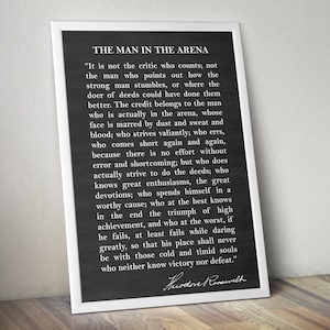Impresión de El hombre en la arena, cita de Theodore Roosevelt, arte mural motivacional, póster inspirador, regalo para hombres