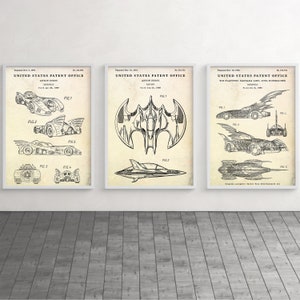 スーパーヒーロー バットビークル エボリューション 特許取得済みウォールアート、バットウィングギフト、コミック映画ファン、ゲームルームポスター、男の隠れ家デコレーション、プリント3枚セット