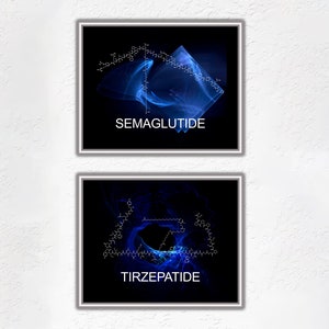 Può includere: Due immagini incorniciate con strutture molecolari blu e bianche su sfondo nero. L'immagine superiore ha il testo "SEMAGLUTIDE" e l'immagine inferiore ha il testo "TIRZEPATIDE".