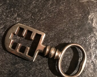 Victorian latch lifter key 1900’s in excellent condition