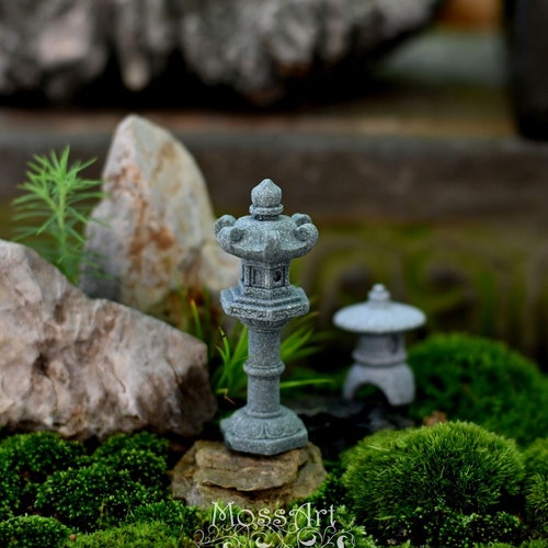Stone lanterns: Zen Ornaments for Fairy Garden, Miniature, Micro Landscape, terrarium, aquarium
