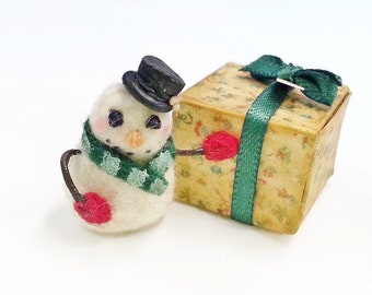 Miniature snowman scale one inch / 1:12 dollhouse miniatures snowman / Christmas miniatures / Dollhouse Christmas felted snowman miniature