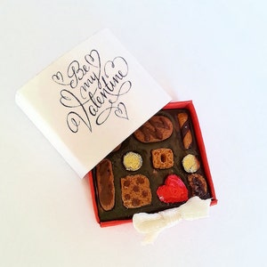 Miniature Valentine sweets scale 1:12 / Dollhouse miniature cookies / Scale one inch Valentine cookies / Miniature Be My Valentine / Roombox