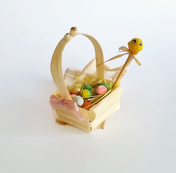 Miniatura cestino con uova di Pasqua scala 1:12 / Uova di Pasqua miniatura / Miniatura casa bambole Pasqua / Decorazione Pasqua casa bambole