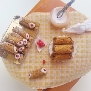 Miniature italian food cannoli siciliani scale 1:12 / Miniature cake scale one inch / Dollhouse traditional food pastry / Sweets shop
