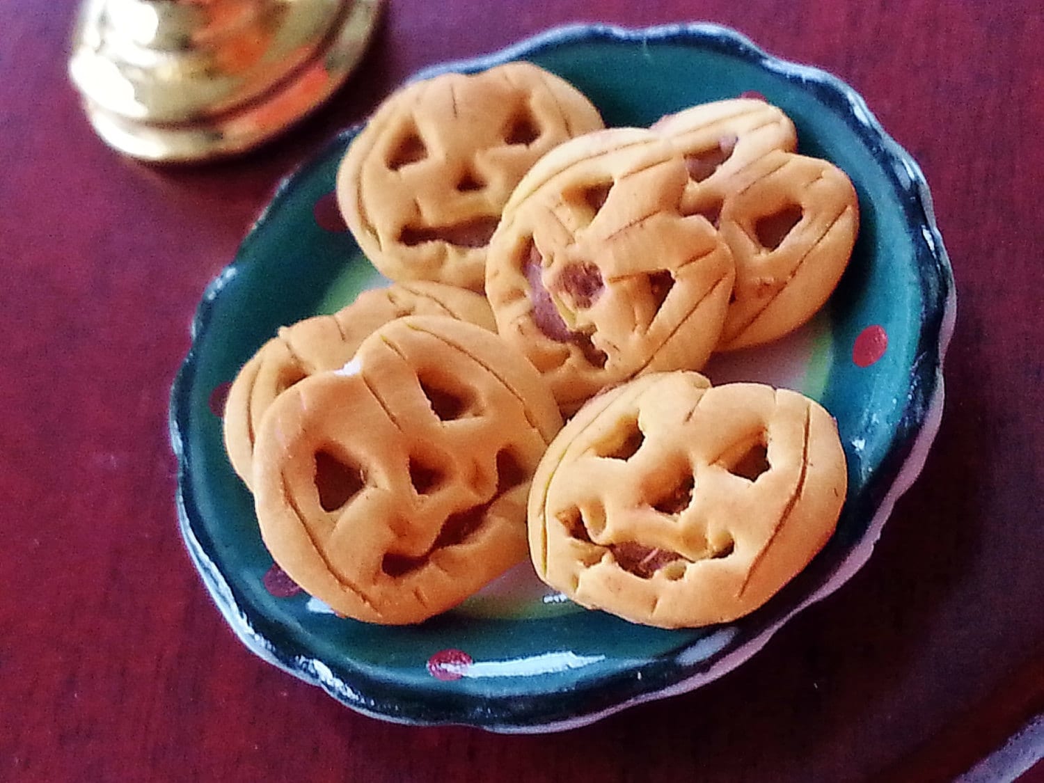 Miniature food Halloween Biscuits / 1:12 dollhouse Miniature Halloween / Miniature biscuits scale one inch / Halloween pumpkin biscuits