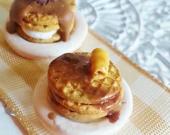 Miniature food gauffre / Dollhouse scale food / Miniature scale one inch food / Cake scale 1:12 / Miniature pastry / Dollhouse miniature