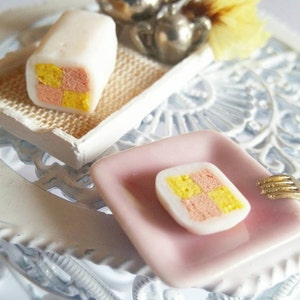 Miniatur-Battenberg-Kuchen / Miniaturkuchen im Maßstab 1:12 / Puppenstubenkuchen / Miniatur-Konditorei / Miniatur-Süßigkeiten