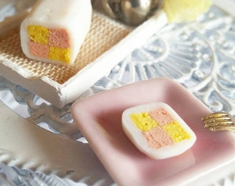 1:12 dollhouse miniature Battenberg cake / miniature food / miniature pastry shop / Battenberg cake scale one inch / miniature cake 1/12