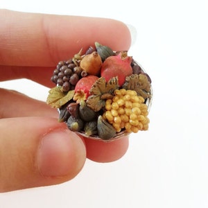 Miniatur-Obst / Miniatur-Essen im Maßstab 1:12 / Puppenhaus-Miniaturen / Raumbox-Dekoration / Herbstobst / Weintrauben, Granatapfel-Feigen