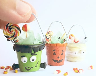Dollhouse miniature Halloween treats bucket / Halloween sweets scale one inch / dollhouse scale 1:12 miniature food / dollhouse mummy bucket