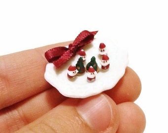 Christmas miniature meringue strawberry Santa Claus / Christmas treat scale 1:12 / Dollhouse food scale one inch / miniature Santa Claus