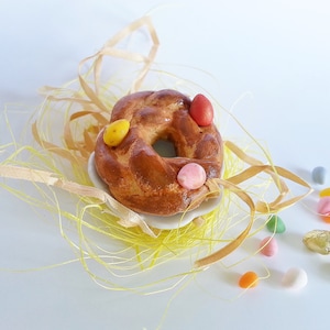 Miniatur-Osterzopf im Maßstab 1:12 / Osterkuchen im Maßstab 1:12 / Miniatur-Osterpuppenhaus / Miniatur-Oster-Essen-Dekoration