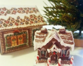 Miniature gingerbread house / Christmas miniature scale 1:12 / Dollhouse Christmas decoration / Scale one inch Christmas house / Roombox