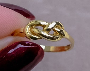 Vintage Love Knot Ring in 9ct Yellow Gold