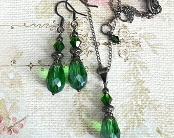 Green Art Nouveau Jewelry Set: Glass Teardrop Earrings and Necklace