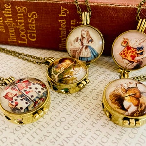 Alice au pays des merveilles - Collier diffuseur Dodo - Pendentif huile essentielle, lapin blanc, Alice, chat du Cheshire, cartes, Lewis Carroll, Steam Punk