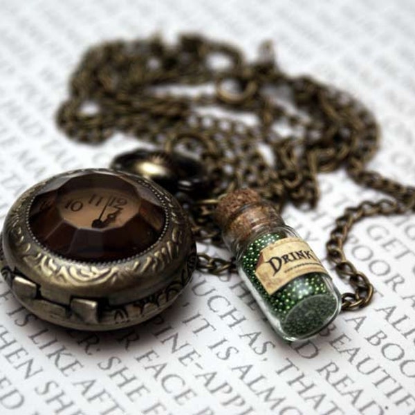 Alice in Wonderland - The White Rabbit Pocket Watch - Drink Me, Watch, Lewis Carroll, White Rabbit, Book Lovers, Steam Punk, Alice, Pendant