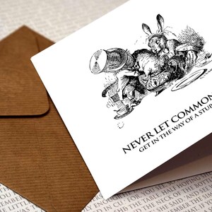 Alice nel Paese delle Meraviglie - Non lasciare mai che il buon senso si metta in mezzo... Biglietto di auguri, Compleanno, Amanti dei libri, Citazione del Paese delle Meraviglie, Alice, Cappellaio Matto