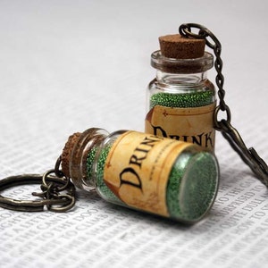 Alice in Wonderland Drink Me Potion, Alice, Mad Hatter, Key Chain, Keyring, Keys, Bottle, Magic, White Rabbit, Lewis Carroll, Gifts ideas,