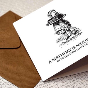 Alice au pays des merveilles - Un anniversaire, c'est... - Carte de voeux, anniversaire, amoureux des livres, citation du pays des merveilles, pays des merveilles, Alice, chapelier fou, gâteau, amusement