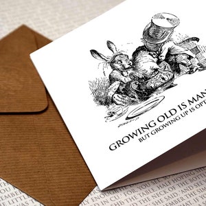 Alice au pays des merveilles - Growing old is... - Carte de voeux, anniversaire, pays des merveilles, Alice, chapelier fou, cadeaux littéraires, cadeaux pour amoureux des livres, citation
