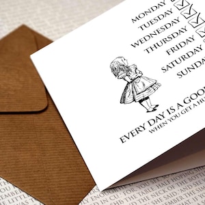 Alice nel Paese delle Meraviglie - Ogni giorno è un bel giorno quando ricevi un abbraccio - Citazione del Paese delle Meraviglie, Biglietto d'auguri, Biglietto di compleanno, Alice, Cappellaio Matto