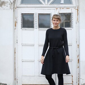 A-lijn ecowollen jurk | Lange jurk | Jurk van natuurlijke wol | Elegante jurk | Jurk met wijde rok | Jurk met riem | Gelegenheidsjurk |