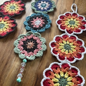 Patrón de flores de ganchillo para colgar en la pared, estilo mandala, decoraciones florales, tutorial de ganchillo fácil, descarga digital instantánea.