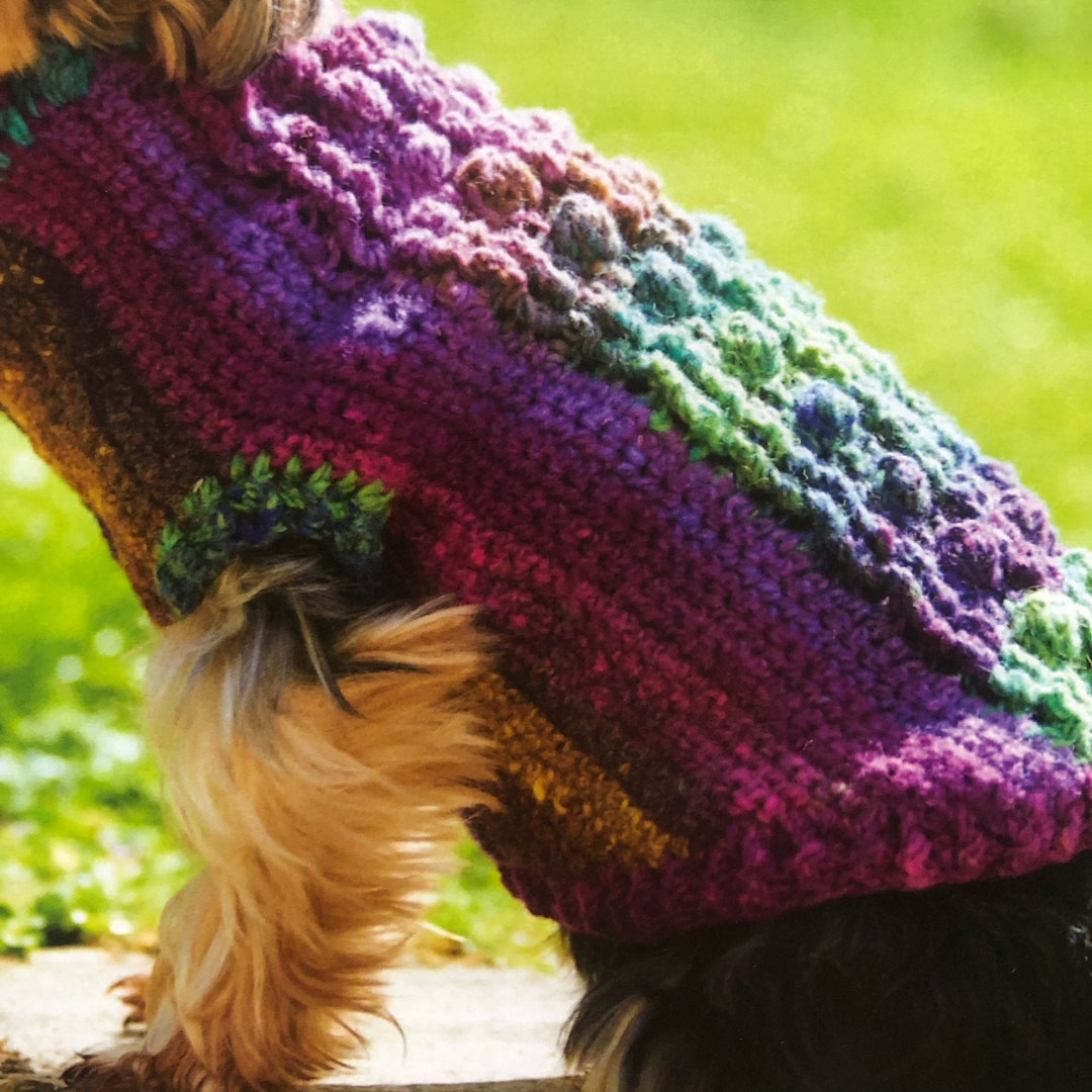 Wzór na szydełkowany płaszcz dla psa Utrzymaj swojego małego