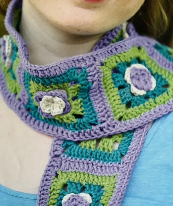 Schema per sciarpa quadrata della nonna all'uncinetto Crea sciarpe