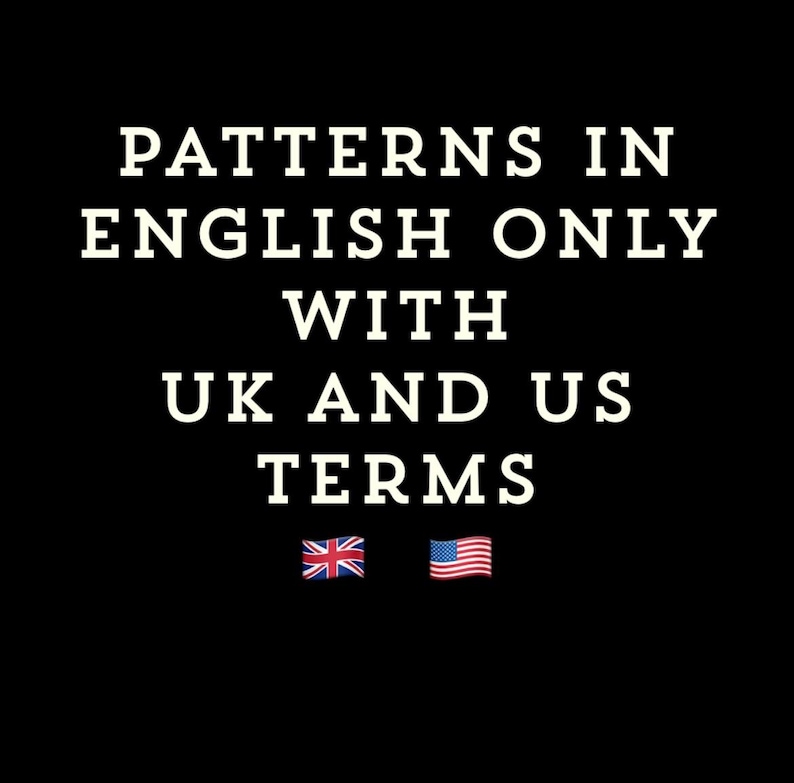 Op de afbeelding: Tekst op een zwarte achtergrond die "Patterns in English only with UK and US terms" luidt. De vlaggen van het Verenigd Koninkrijk en de Verenigde Staten worden onder de tekst weergegeven.