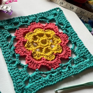 Lacy Flower Crochet Granny Square Pattern to Make Beautiful Colourful Blankets or Bags Easy Crocheting Tutorial Instant Digital Download