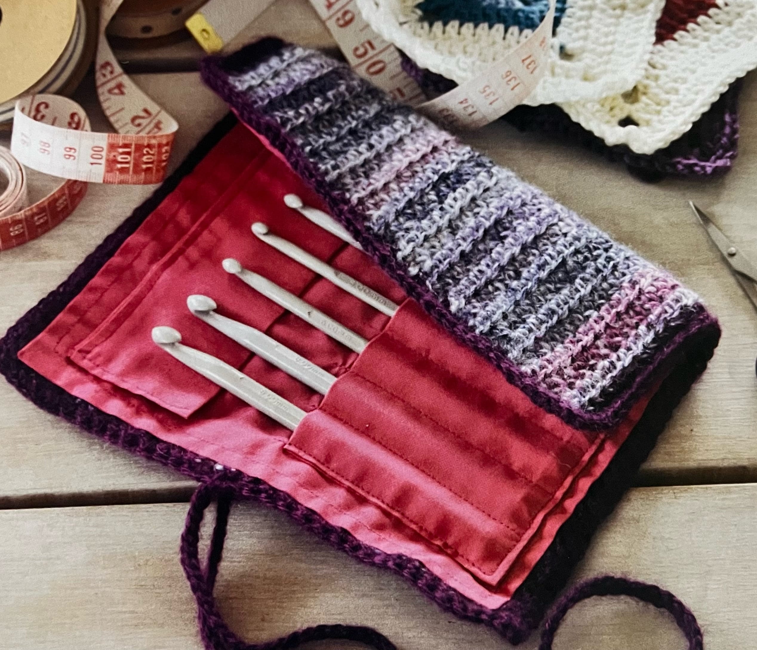 Crochet hook latch lock micro hair bearded needle. Rug making knitting  interlock