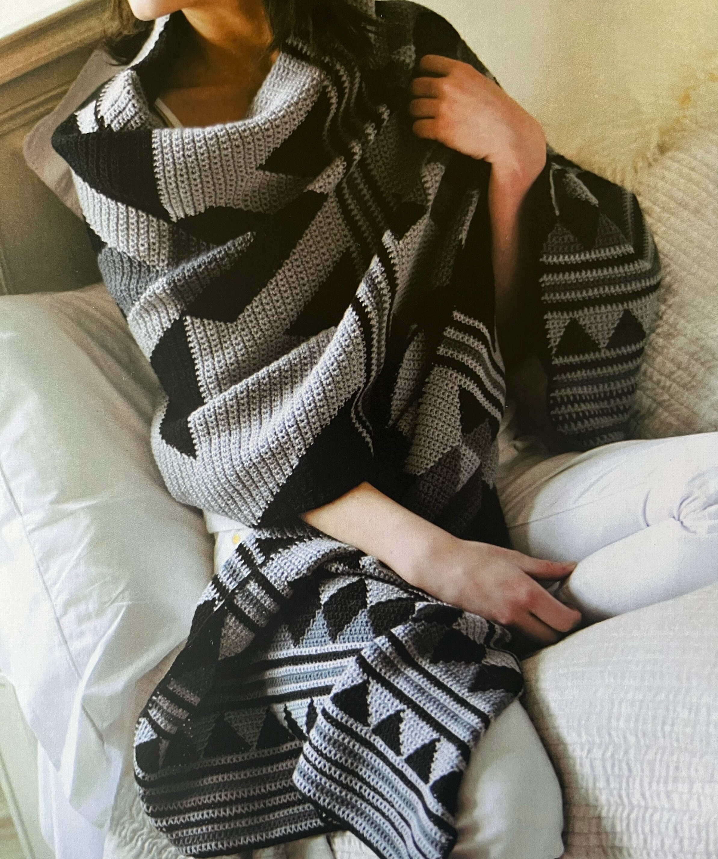 30 Beautiful and Stylish Monochrome Crochet Patterns 22 Monochrome Aztec-Style Wrap Pattern