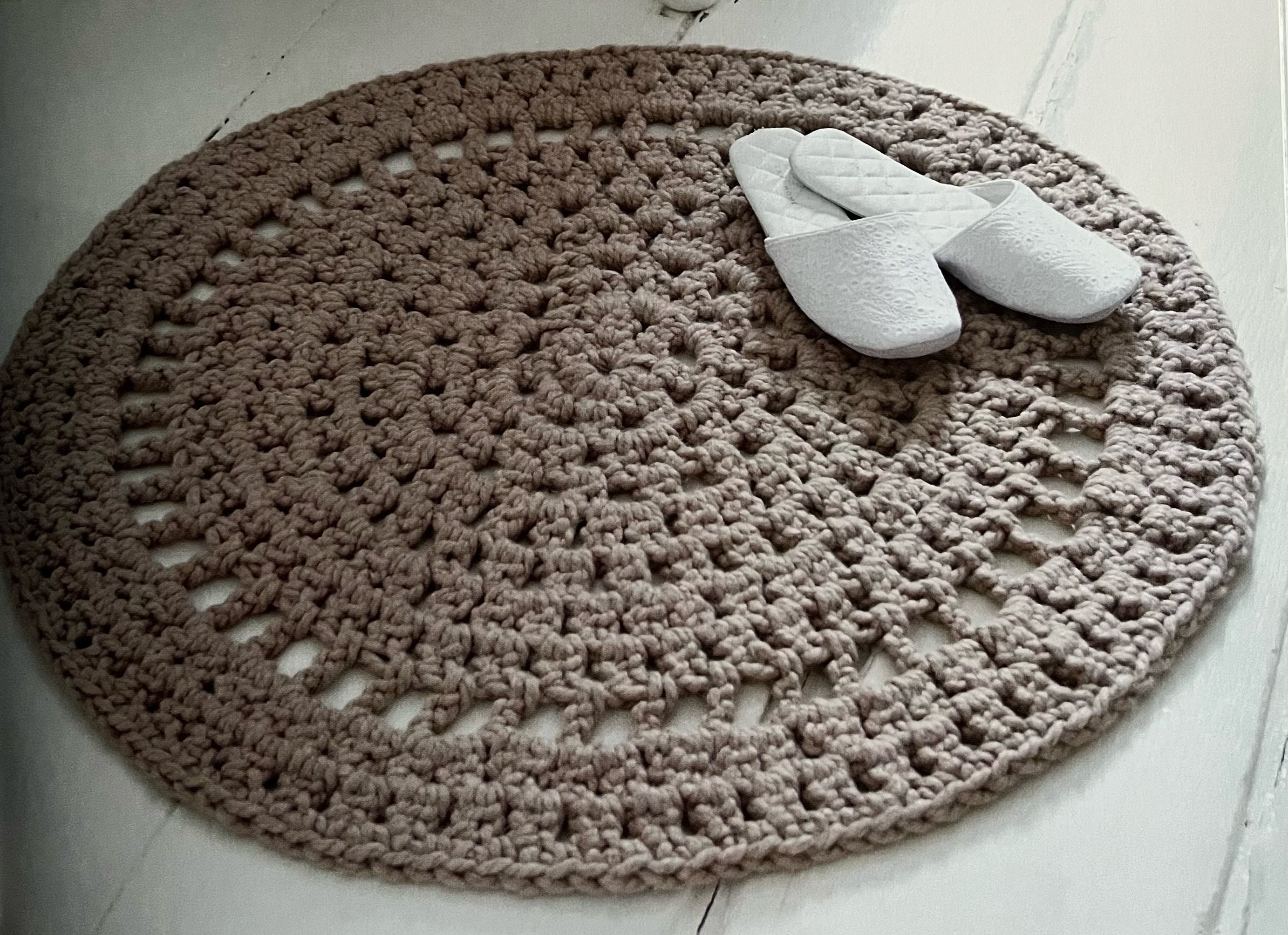 レース編み 円形マット 43cm～45cm 最 安値 価格ハンドメイド・手芸 - レース編み 円形マット 43cm～45cm