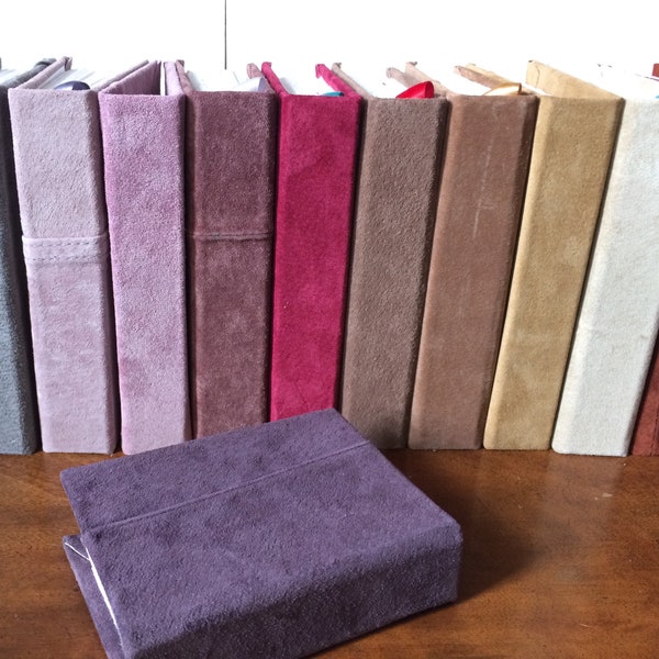 Diario de ante reciclado hecho a mano: Tapa lisa. Tamaño mediano.