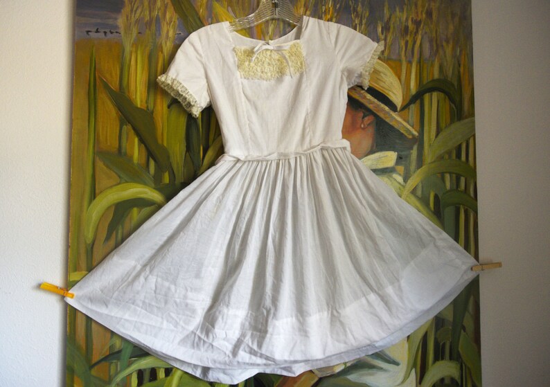 Kids Girl/'s Sweet Beautiful White Dress with full skirt and lace detail with FREE SHIPPING