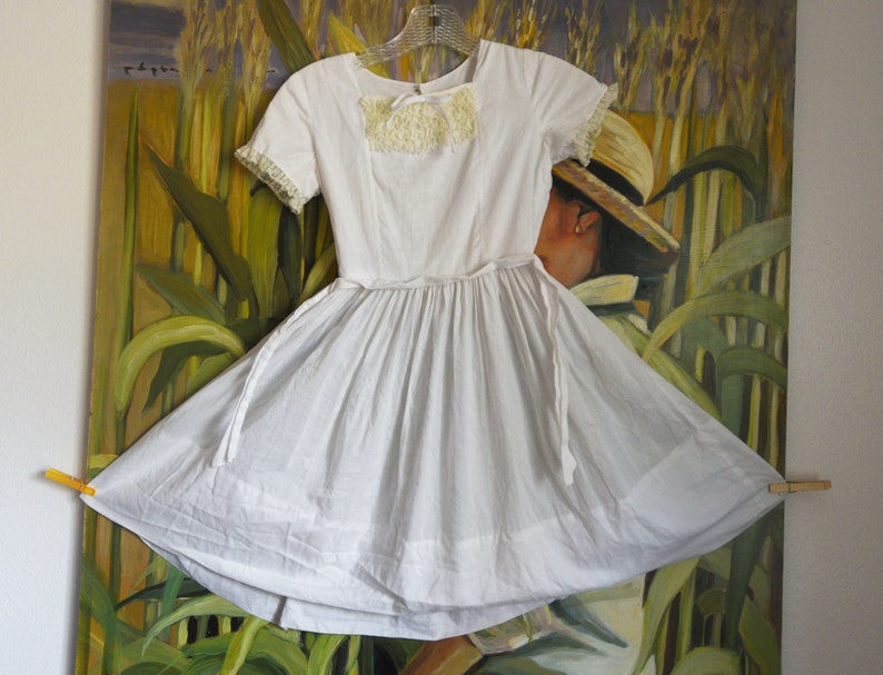 Kids Girl/'s Sweet Beautiful White Dress with full skirt and lace detail with FREE SHIPPING
