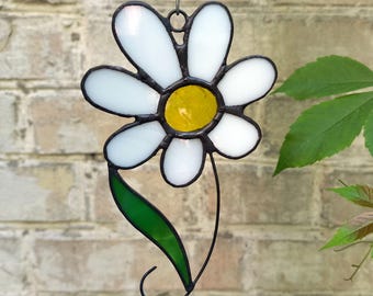 White Daisy Stained Glass Suncatcher Window Hanging or Wall Decor. April Birth Month Flower Ornament for Woman. Unique Mom Birthday Gift