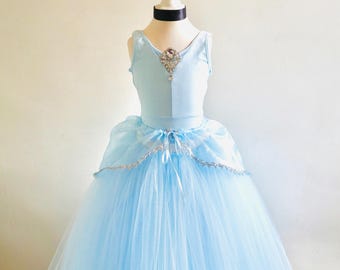 Costume da principessa per bambina ispirato a Cenerentola, realizzato su misura