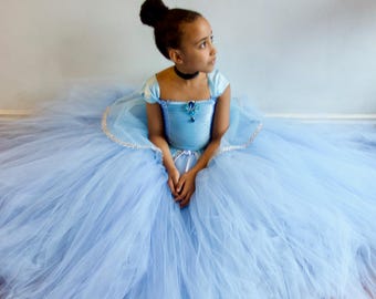 Costume da bambina ispirato a Cenerentola, realizzato su misura