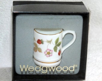 Vintage Wedgwood Wild Strawberry Pattern Miniature Porcelain Tankard mug Boxed c.1970s