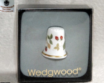 Vintage Wedgwood Wild Strawberry Pattern Porcelain sewing Thimble Boxed fruit vine and floral c.1970s