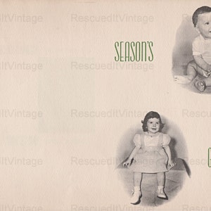 Tarjeta de felicitación navideña con foto vintage en blanco y negro de niña y niño pequeño, feliz año nuevo, descarga digital