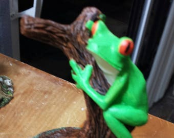 Tree frog figurine, garden decoration, Tree frog statue