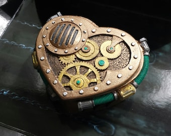 Joyero steampunk, caja con forma de corazón