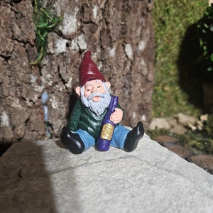 Estatua de gnomo, gnomo borracho, gnomo bebedor, decoración de minijardín, puertas de hadas, para jardines de hadas