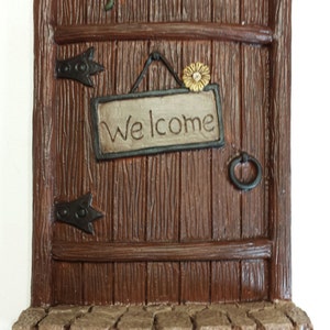 Fairy door, doorway to middle earth, Garden door